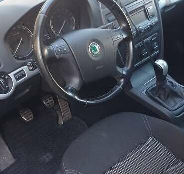 Зелений Шкода Octavia Scout, об'ємом двигуна 1.97 л та пробігом 263 тис. км за 7500 $, фото 4 на Automoto.ua