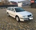 Белый Шкода Октавия Тур, объемом двигателя 1.6 л и пробегом 225 тыс. км за 4500 $, фото 1 на Automoto.ua