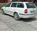 Белый Шкода Октавия Тур, объемом двигателя 1.6 л и пробегом 225 тыс. км за 4500 $, фото 2 на Automoto.ua