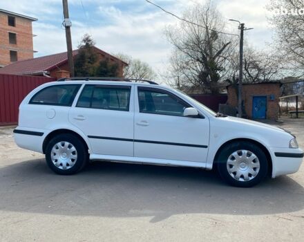 Білий Шкода Октавія Тур, об'ємом двигуна 1.6 л та пробігом 306 тис. км за 4990 $, фото 3 на Automoto.ua