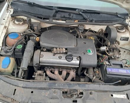 Белый Шкода Октавия, объемом двигателя 1.6 л и пробегом 360 тыс. км за 1416 $, фото 4 на Automoto.ua