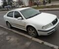 Белый Шкода Октавия, объемом двигателя 2 л и пробегом 310 тыс. км за 3200 $, фото 1 на Automoto.ua