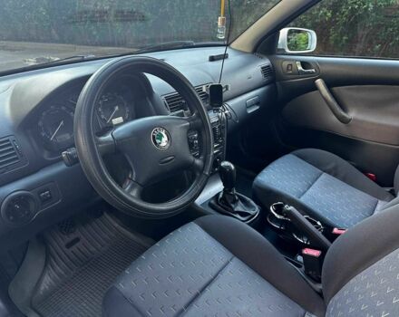 Белый Шкода Октавия, объемом двигателя 1.6 л и пробегом 232 тыс. км за 4440 $, фото 9 на Automoto.ua