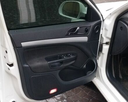 Белый Шкода Октавия, объемом двигателя 1.6 л и пробегом 65 тыс. км за 9406 $, фото 9 на Automoto.ua