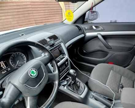 Белый Шкода Октавия, объемом двигателя 1.4 л и пробегом 259 тыс. км за 7400 $, фото 2 на Automoto.ua