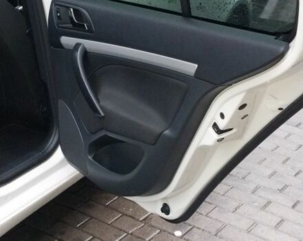 Белый Шкода Октавия, объемом двигателя 1.6 л и пробегом 65 тыс. км за 9406 $, фото 15 на Automoto.ua