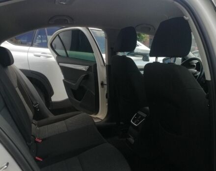 Белый Шкода Октавия, объемом двигателя 2 л и пробегом 330 тыс. км за 9000 $, фото 9 на Automoto.ua