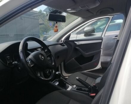 Белый Шкода Октавия, объемом двигателя 2 л и пробегом 330 тыс. км за 9000 $, фото 6 на Automoto.ua