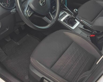 Білий Шкода Октавія, об'ємом двигуна 1.6 л та пробігом 205 тис. км за 12999 $, фото 10 на Automoto.ua