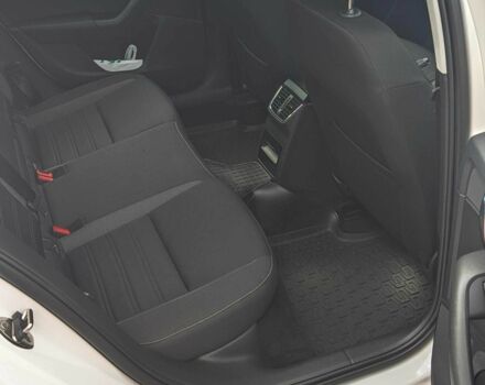 Білий Шкода Октавія, об'ємом двигуна 1.6 л та пробігом 205 тис. км за 12999 $, фото 6 на Automoto.ua