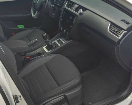 Білий Шкода Октавія, об'ємом двигуна 1.6 л та пробігом 205 тис. км за 12999 $, фото 7 на Automoto.ua