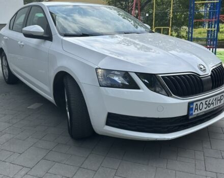 Белый Шкода Октавия, объемом двигателя 1.6 л и пробегом 0 тыс. км за 10000 $, фото 5 на Automoto.ua