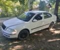 Білий Шкода Октавія, об'ємом двигуна 1.6 л та пробігом 260 тис. км за 3715 $, фото 4 на Automoto.ua