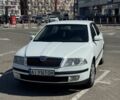 Белый Шкода Октавия, объемом двигателя 2 л и пробегом 340 тыс. км за 4000 $, фото 1 на Automoto.ua