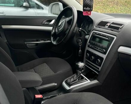 Білий Шкода Октавія, об'ємом двигуна 1.8 л та пробігом 290 тис. км за 7000 $, фото 11 на Automoto.ua