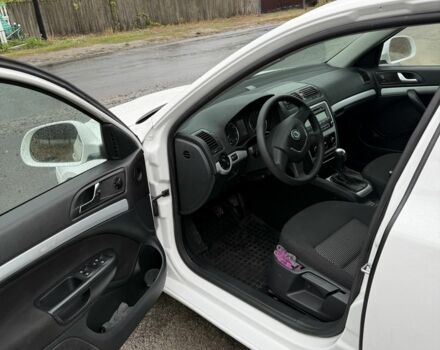 Білий Шкода Октавія, об'ємом двигуна 1.6 л та пробігом 230 тис. км за 6500 $, фото 5 на Automoto.ua