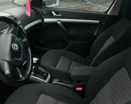 Білий Шкода Октавія, об'ємом двигуна 1.8 л та пробігом 290 тис. км за 7000 $, фото 9 на Automoto.ua