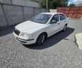 Белый Шкода Октавия, объемом двигателя 1.6 л и пробегом 250 тыс. км за 5654 $, фото 1 на Automoto.ua
