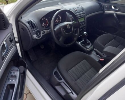 Білий Шкода Октавія, об'ємом двигуна 1.6 л та пробігом 205 тис. км за 7100 $, фото 6 на Automoto.ua