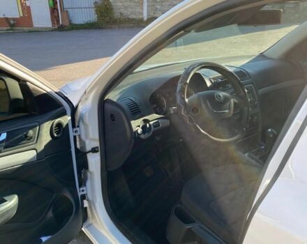 Белый Шкода Октавия, объемом двигателя 1.2 л и пробегом 260 тыс. км за 8500 $, фото 4 на Automoto.ua