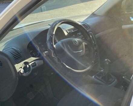 Белый Шкода Октавия, объемом двигателя 1.2 л и пробегом 260 тыс. км за 8500 $, фото 5 на Automoto.ua