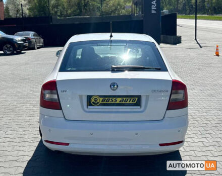 Белый Шкода Октавия, объемом двигателя 1.6 л и пробегом 123 тыс. км за 8600 $, фото 4 на Automoto.ua