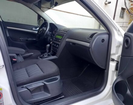 Білий Шкода Октавія, об'ємом двигуна 1.6 л та пробігом 205 тис. км за 7100 $, фото 4 на Automoto.ua