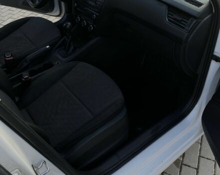 Білий Шкода Октавія, об'ємом двигуна 1.6 л та пробігом 297 тис. км за 9000 $, фото 7 на Automoto.ua