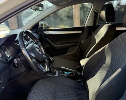 Білий Шкода Октавія, об'ємом двигуна 1.6 л та пробігом 272 тис. км за 8950 $, фото 5 на Automoto.ua