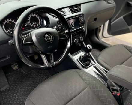 Білий Шкода Октавія, об'ємом двигуна 1.6 л та пробігом 195 тис. км за 11500 $, фото 5 на Automoto.ua