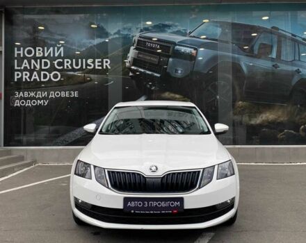 Белый Шкода Октавия, объемом двигателя 1.6 л и пробегом 12 тыс. км за 15422 $, фото 4 на Automoto.ua