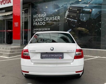 Белый Шкода Октавия, объемом двигателя 1.6 л и пробегом 12 тыс. км за 15422 $, фото 3 на Automoto.ua