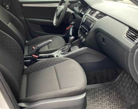 Белый Шкода Октавия, объемом двигателя 1.6 л и пробегом 12 тыс. км за 15422 $, фото 5 на Automoto.ua