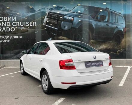 Белый Шкода Октавия, объемом двигателя 1.6 л и пробегом 12 тыс. км за 15422 $, фото 1 на Automoto.ua