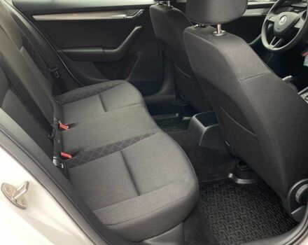 Белый Шкода Октавия, объемом двигателя 1.6 л и пробегом 12 тыс. км за 15422 $, фото 6 на Automoto.ua