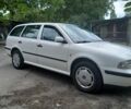 Белый Шкода Октавия, объемом двигателя 1.6 л и пробегом 296 тыс. км за 3650 $, фото 1 на Automoto.ua