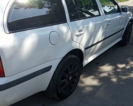 Белый Шкода Октавия, объемом двигателя 2 л и пробегом 290 тыс. км за 3500 $, фото 5 на Automoto.ua