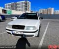 Белый Шкода Октавия, объемом двигателя 1.6 л и пробегом 300 тыс. км за 3200 $, фото 1 на Automoto.ua