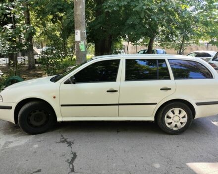 Білий Шкода Октавія, об'ємом двигуна 1.6 л та пробігом 182 тис. км за 3800 $, фото 1 на Automoto.ua