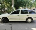 Білий Шкода Октавія, об'ємом двигуна 1.6 л та пробігом 182 тис. км за 3800 $, фото 1 на Automoto.ua
