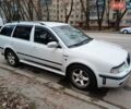 Белый Шкода Октавия, объемом двигателя 1.6 л и пробегом 303 тыс. км за 4250 $, фото 3 на Automoto.ua