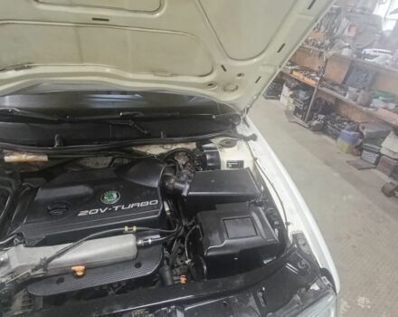 Білий Шкода Октавія, об'ємом двигуна 2 л та пробігом 111 тис. км за 4300 $, фото 6 на Automoto.ua