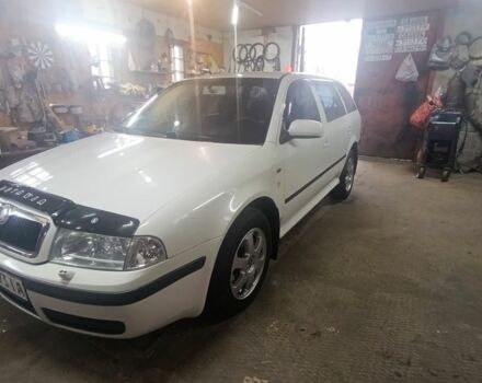 Білий Шкода Октавія, об'ємом двигуна 2 л та пробігом 111 тис. км за 4300 $, фото 1 на Automoto.ua