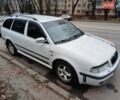 Белый Шкода Октавия, объемом двигателя 1.6 л и пробегом 303 тыс. км за 4250 $, фото 2 на Automoto.ua