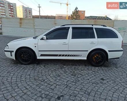 Белый Шкода Октавия, объемом двигателя 1.6 л и пробегом 268 тыс. км за 4800 $, фото 1 на Automoto.ua