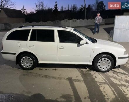 Белый Шкода Октавия, объемом двигателя 1.6 л и пробегом 212 тыс. км за 4750 $, фото 1 на Automoto.ua