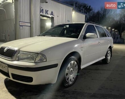 Белый Шкода Октавия, объемом двигателя 1.6 л и пробегом 212 тыс. км за 4750 $, фото 9 на Automoto.ua