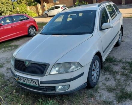 Белый Шкода Октавия, объемом двигателя 1.6 л и пробегом 252 тыс. км за 4600 $, фото 1 на Automoto.ua