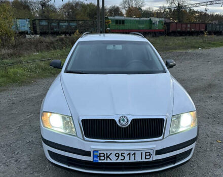 Шкода Октавия 2006 в Радивилове на Automoto.ua Белый Шкода Октавия, объемом двигателя 1.9 л и пробегом 332 тыс. км за 5500 $, фото 20 на Automoto.ua