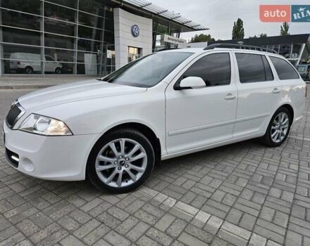 Белый Шкода Октавия, объемом двигателя 1.6 л и пробегом 230 тыс. км за 6600 $, фото 1 на Automoto.ua